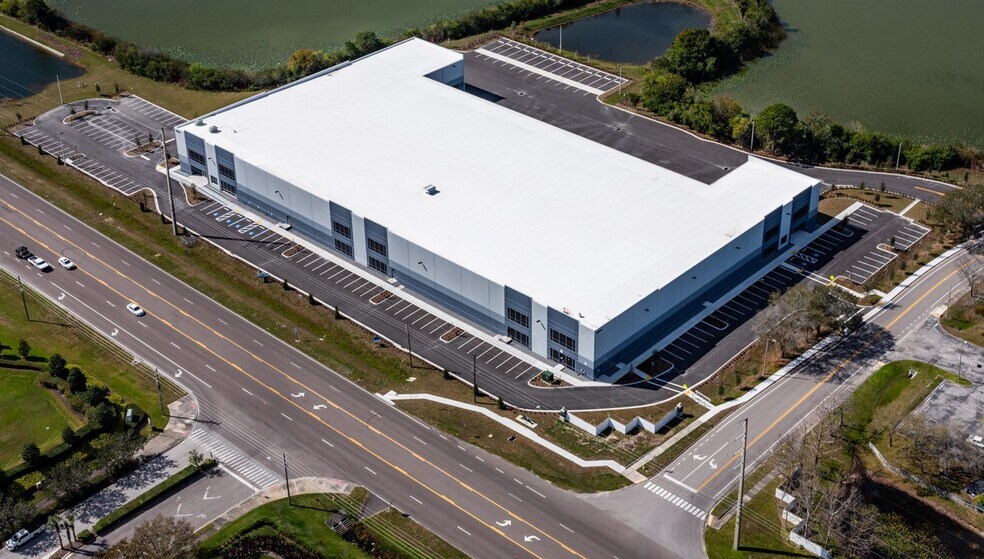 More Photos Of 9950 28th St N, Pinellas Park Distribution For Lease