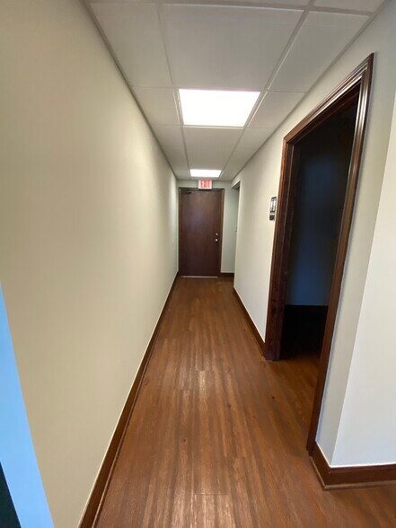 More Photos Of 11115 Neeshaw Dr, Houston Warehouse For Lease