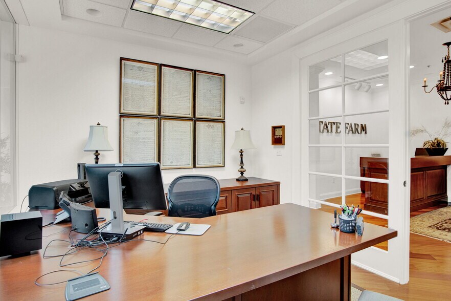 More Photos Of 6200 Metrowest Blvd, Orlando Office For Sale