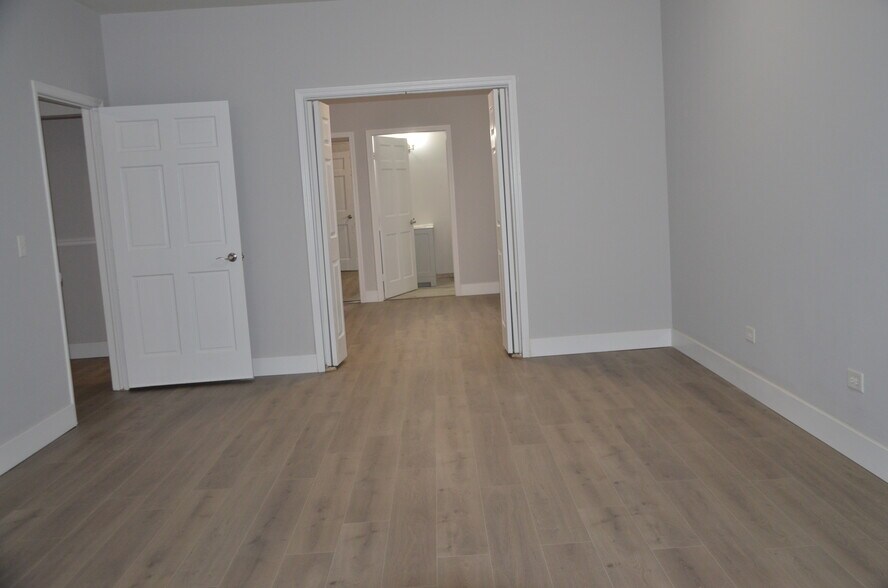 More Photos Of 510 Collins St, Joliet Unknown For Lease