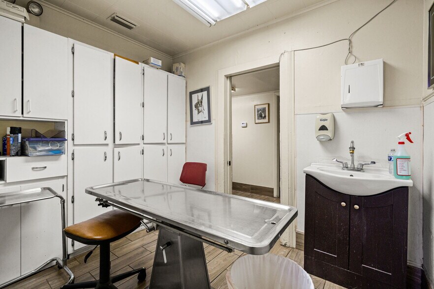 More Photos Of 6603 N Florida Ave, Tampa Veterinarian Kennel For Lease