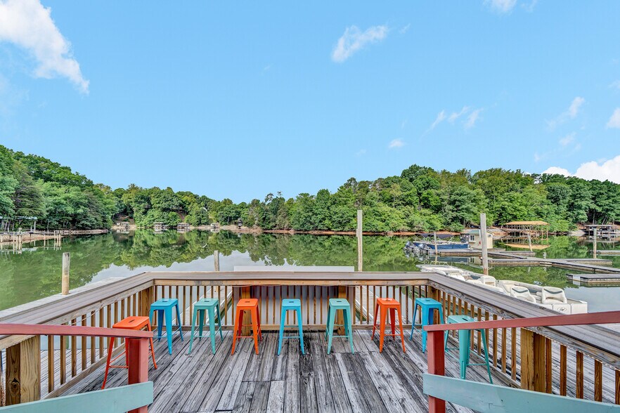 More Photos Of 1041 Harbour Inn Ln, Moneta Restaurant For Sale