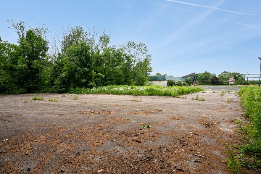 More Photos Of 347 Shattuck Way, Newington General Retail For Sale