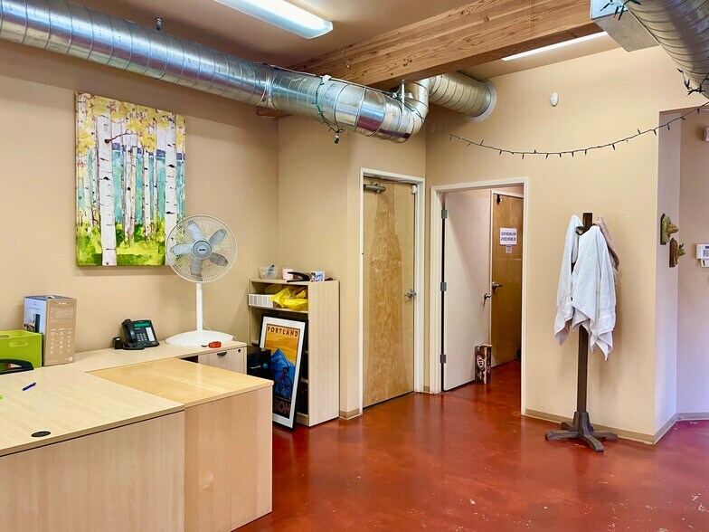 More Photos Of 3829-3843 NE Tillamook St, Portland Office For Lease
