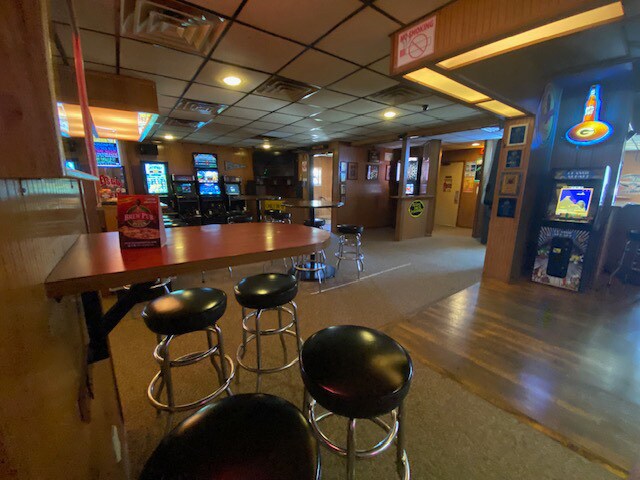 More Photos Of 1803 Main St, Green Bay Bar For Sale