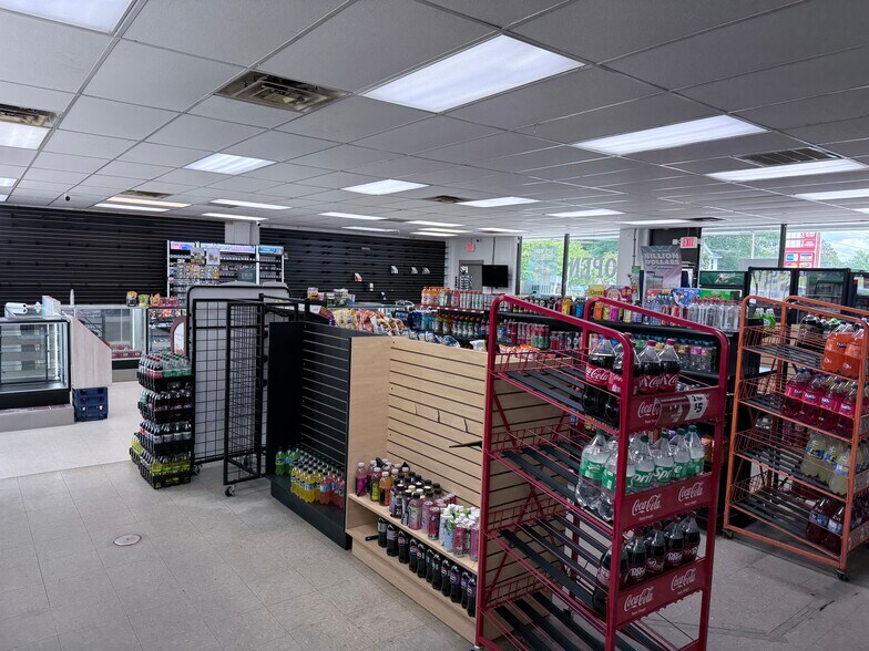 More Photos Of 6861 S Highland Blvd, Grifton General Retail For Lease