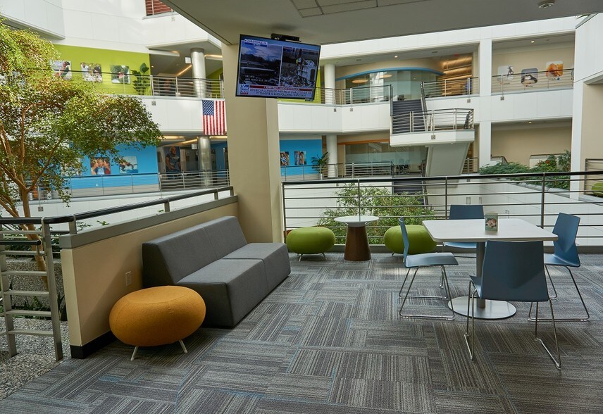 More Photos Of 120 Monument Cir, Indianapolis Office For Lease