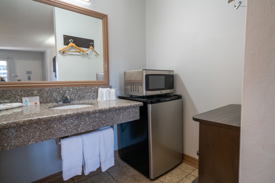 More Photos Of 840 S Indian Hill Blvd, Claremont Hotel For Sale