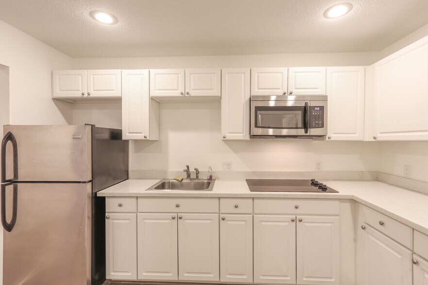 More Photos Of 1000 Garces Ave, Las Vegas Office For Sale