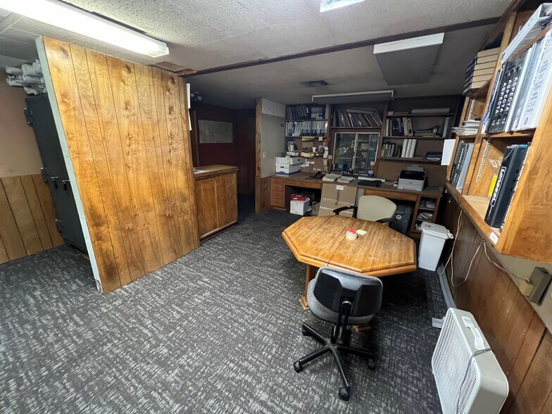 More Photos Of 320 Oak St, Bakersfield Storefront Retail Office For Sale