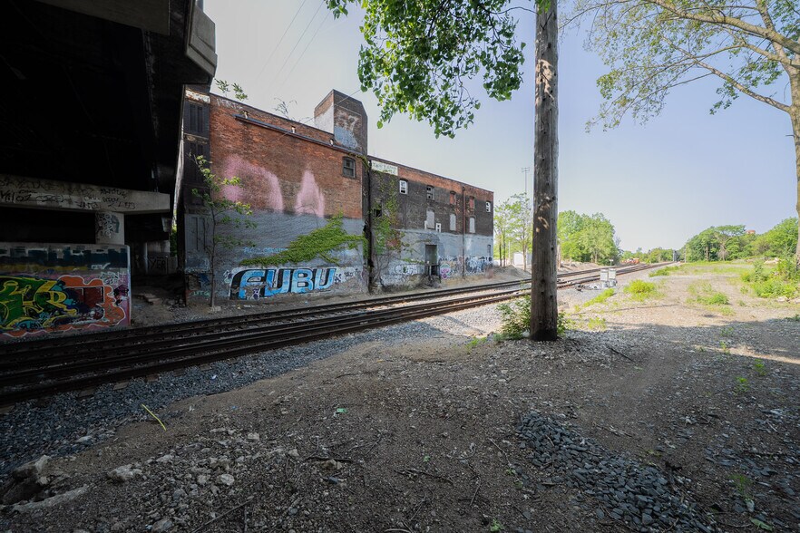 More Photos Of 2446 25th St, Cleveland Industrial For Sale