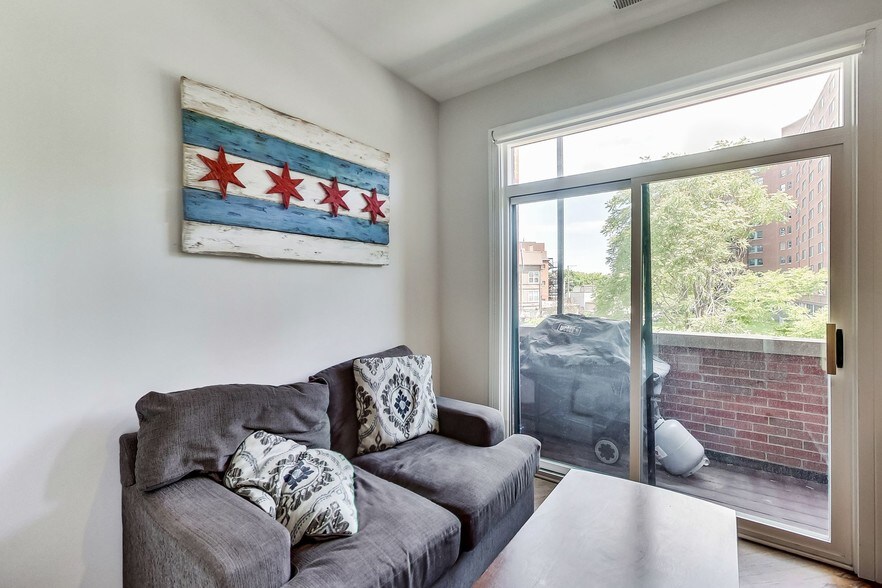 More Photos Of 2636 N Lincoln Ave, Chicago Apartments For Lease