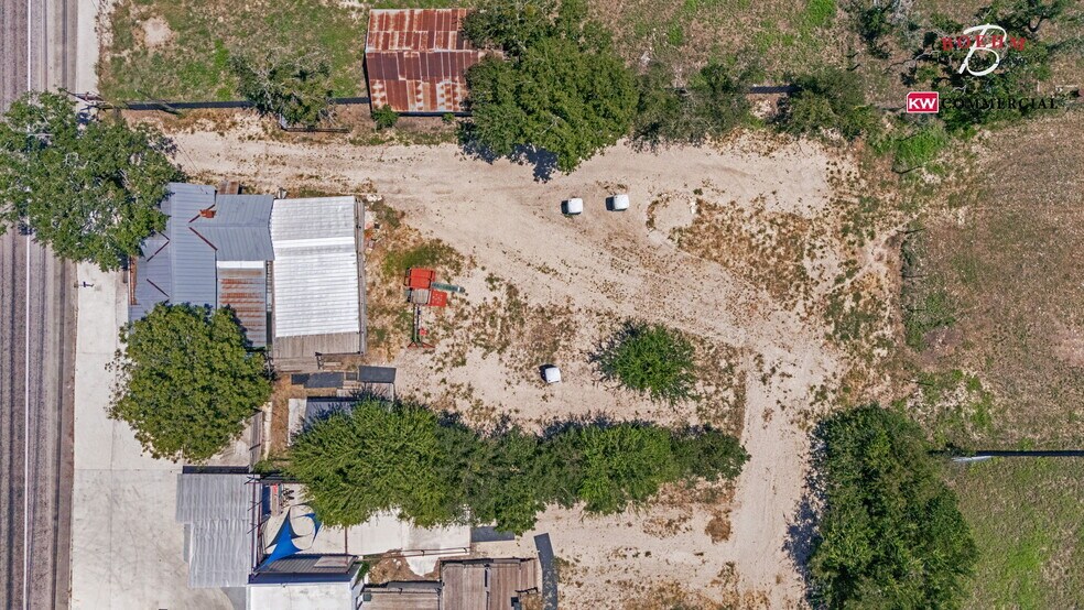 More Photos Of 23699-23737 W US Highway 290, Harper Storefront For Sale