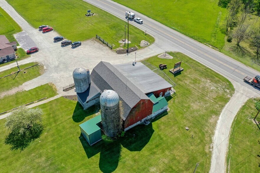 More Photos Of 6216 WI-42, Egg Harbor General Retail For Sale