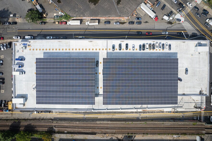 More Photos Of 807 Bank St, Brooklyn Warehouse For Lease