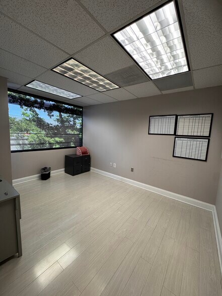 More Photos Of 438 N Frederick Ave, Gaithersburg Medical For Sale