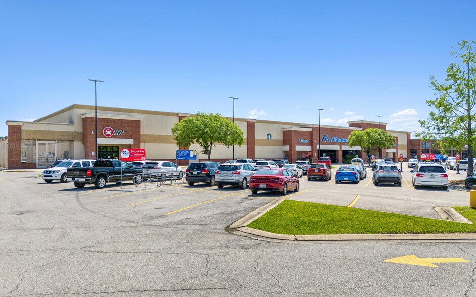 More Photos Of 2863 Ambassador Caffery Pky, Lafayette Supermarket For Sale