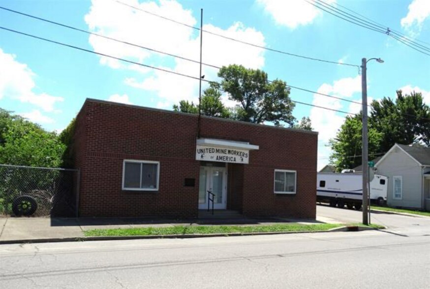 More Photos Of 320 S 3rd St, Boonville Office For Sale