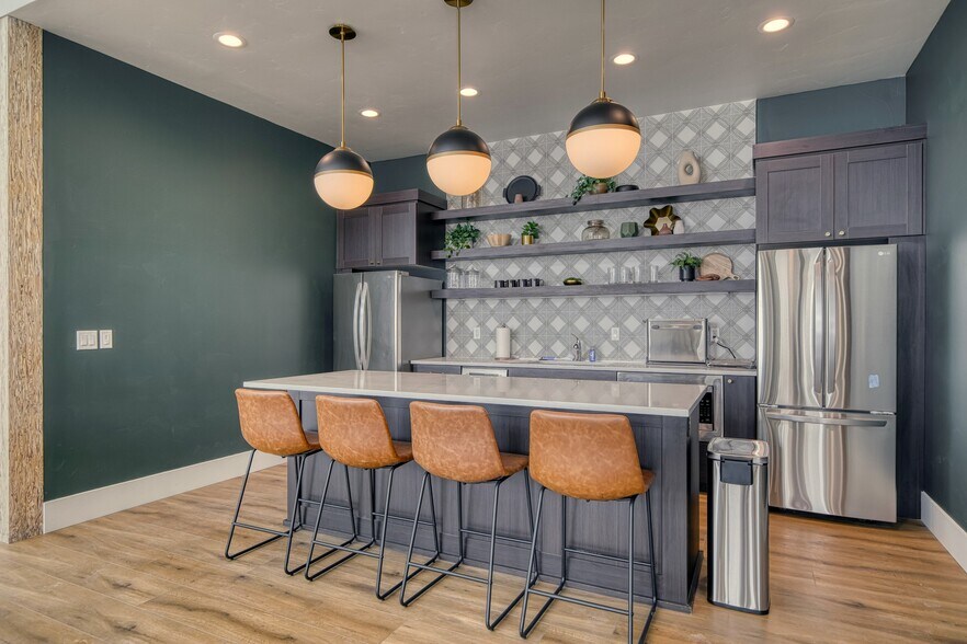 More Photos Of 1070 Curlew Dr, Ammon Medical For Lease