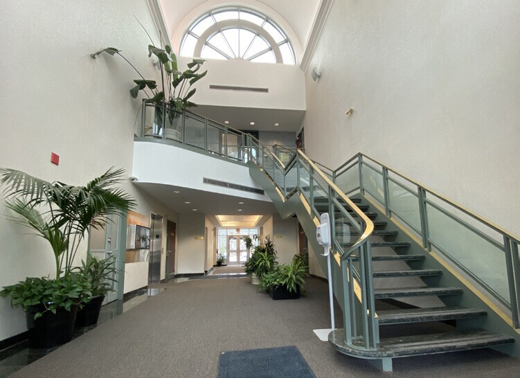 More Photos Of 1540 Cornwall Rd, Oakville Office For Lease