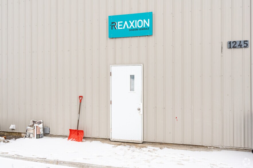 More Photos Of 1245 St J.-A.-Bombardier, Lévis Manufacturing For Lease
