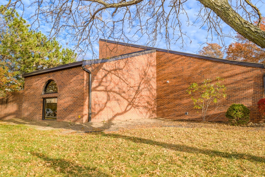 More Photos Of 8880 Ballentine St, Overland Park Office For Sale