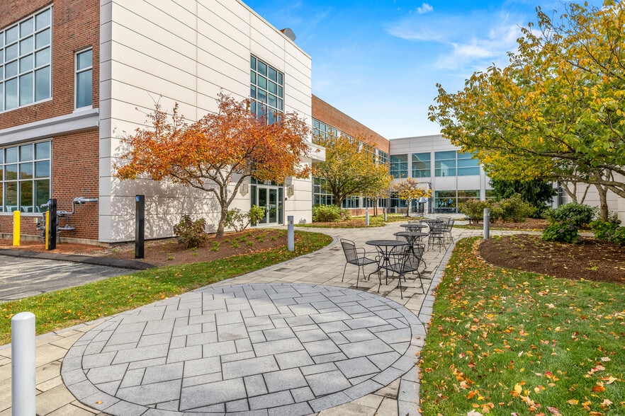 More Photos Of 75 Sylvan St, Danvers Unknown For Lease