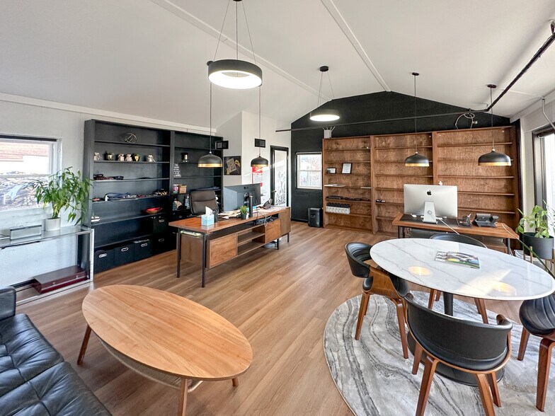 More Photos Of 305 E Maple Rd, Troy Office For Sale