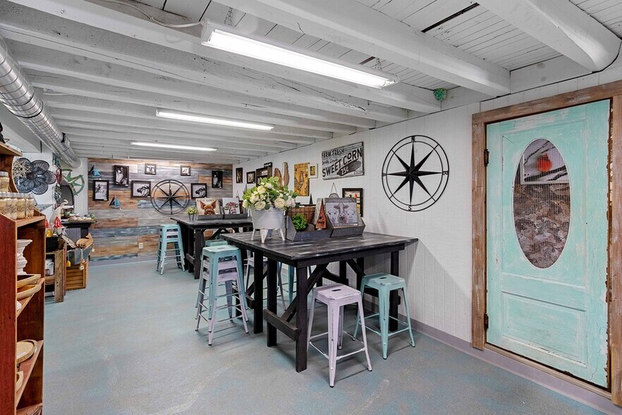 More Photos Of 6216 WI-42, Egg Harbor General Retail For Sale