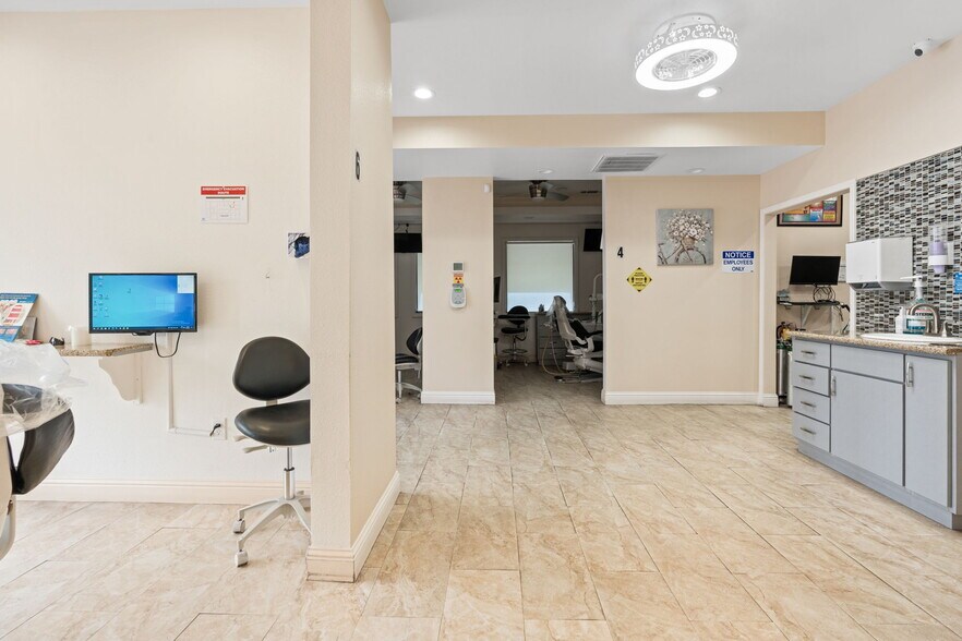 More Photos Of 1665 W Shaw Ave, Fresno Medical For Sale