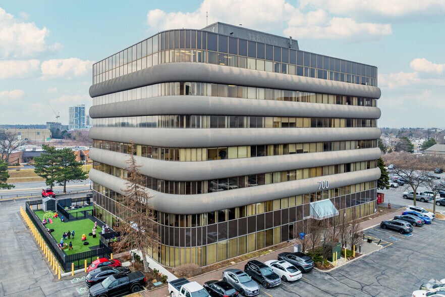 More Photos Of 700 Dorval Dr, Oakville Unknown For Lease