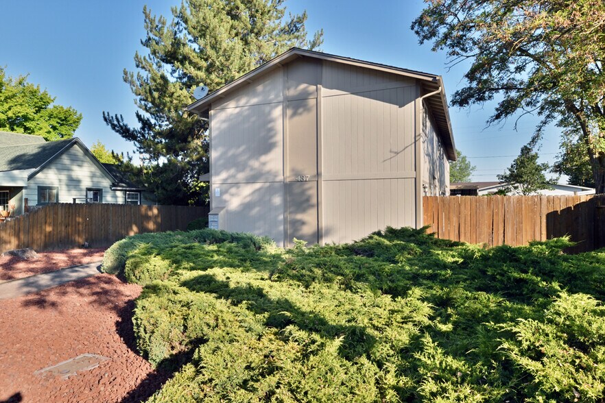 More Photos Of 437 Ash St, Central Point Apartments For Sale