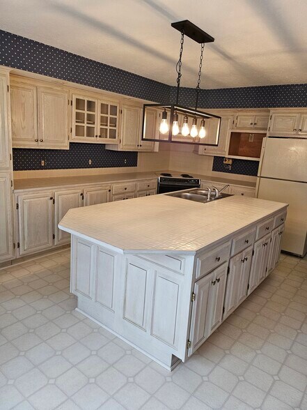 More Photos Of 714 College Dr, Anderson Apartments For Sale