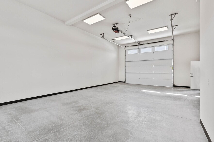 More Photos Of 2994-3016 N 27th Ave, Bozeman Light Manufacturing For Lease