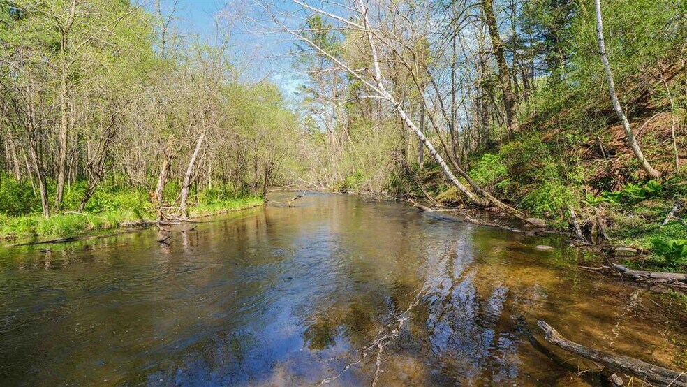 More Photos Of E3192 Apple Tree Ln, Waupaca Hospitality For Sale