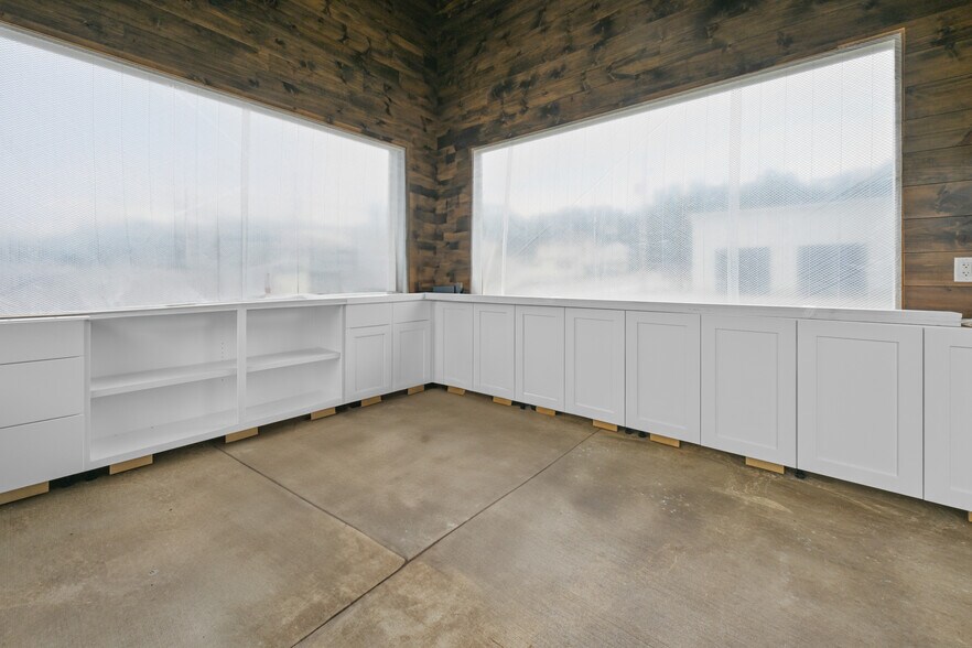 More Photos Of 3061 County Q rd, Nelsonville Flex For Sale
