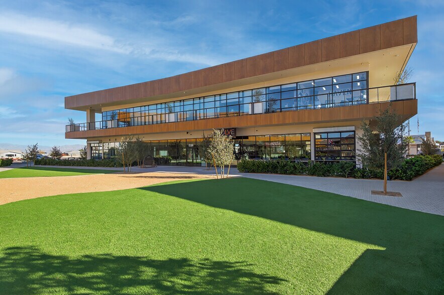 More Photos Of 8680 W Sunset Rd, Las Vegas General Retail For Sale