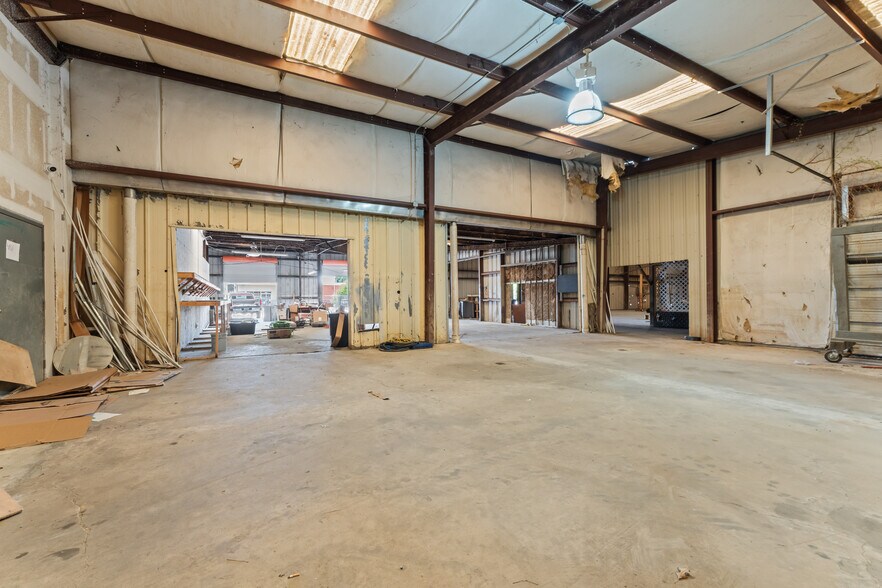 More Photos Of 947 Florida Ave SW, Denham Springs Flex For Sale