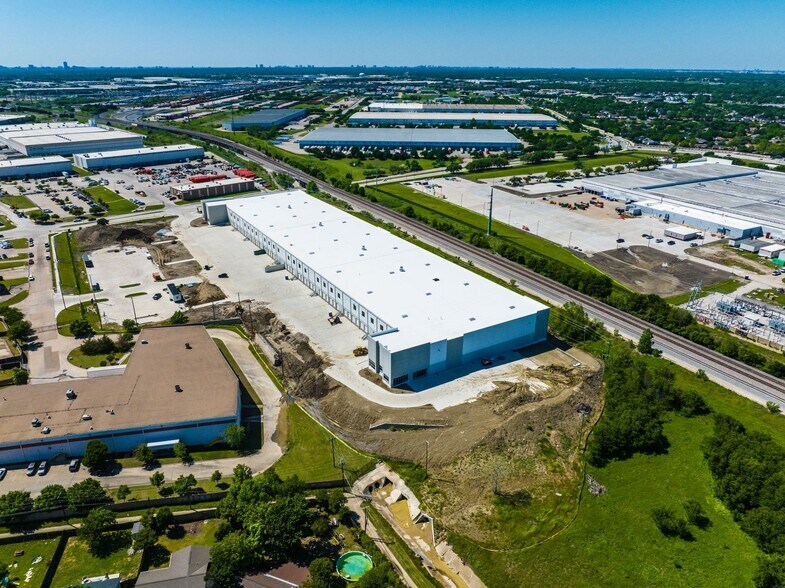 More Photos Of 540 S Town East Blvd, Mesquite Distribution For Lease