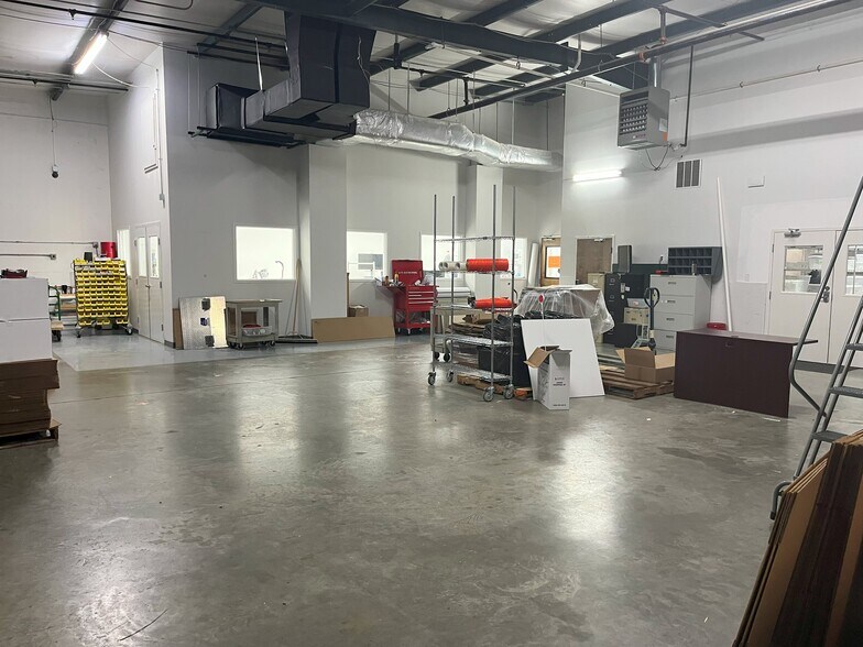 More Photos Of 3150 Stage Post Dr, Memphis Light Distribution For Lease