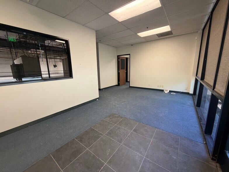 More Photos Of 94 W Cochran St, Simi Valley Research And Development For Sale