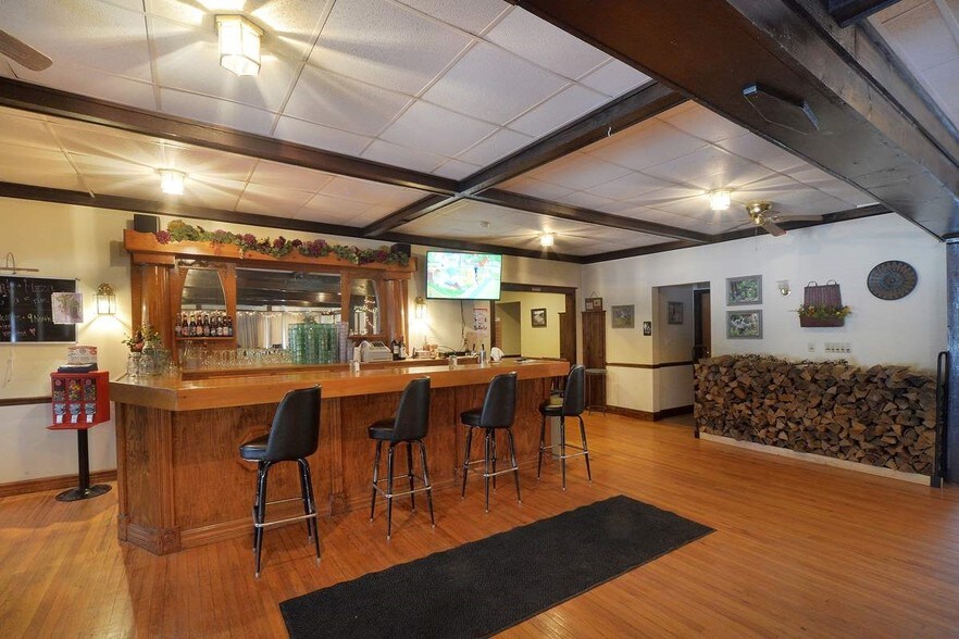 More Photos Of 13 Park Ave, Hadley Restaurant For Sale