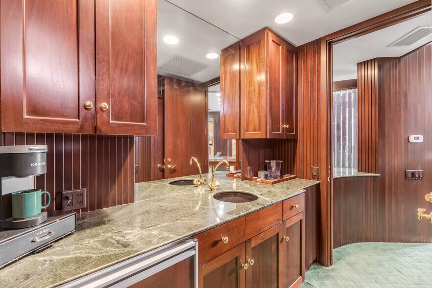 More Photos Of 100-104 Riverside Dr, New Smyrna Beach Office For Sale