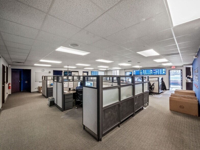 More Photos Of 38765-38795 Mound Rd, Sterling Heights Medical For Lease