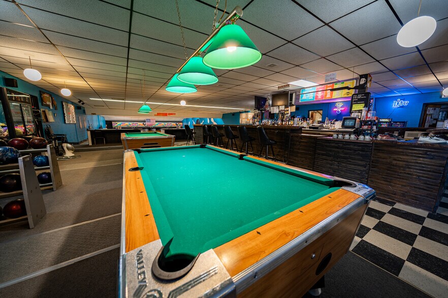More Photos Of 675 Grant St, Winneconne Bowling Alley For Sale