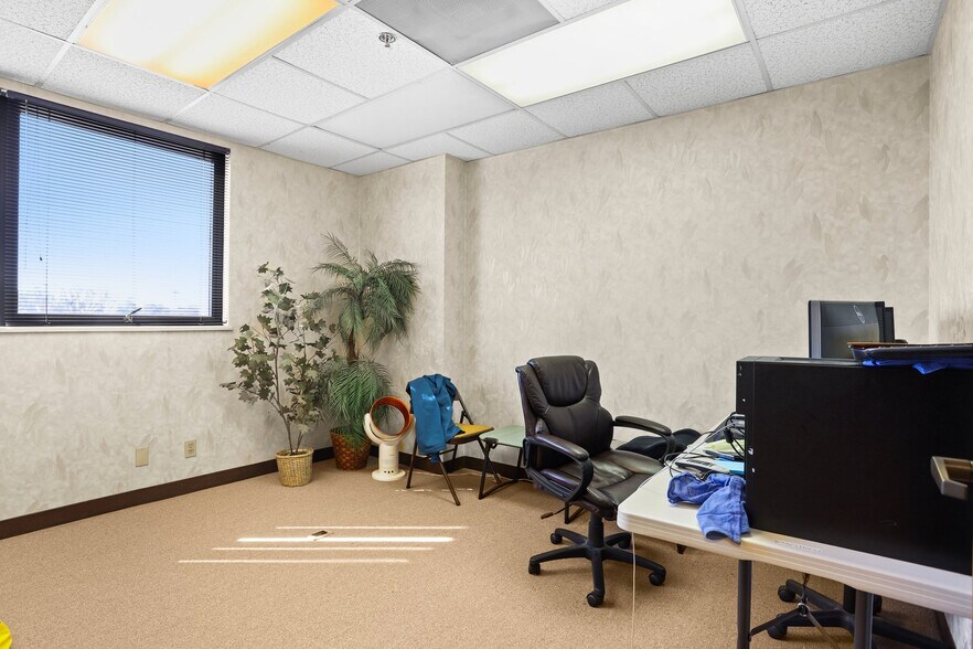 More Photos Of 999 N Tustin Ave, Santa Ana Office For Sale