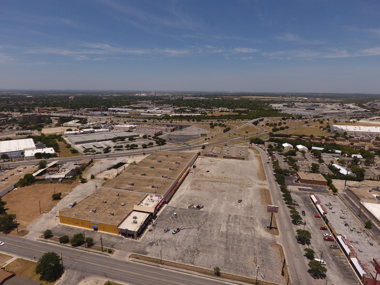 Primary Photo Of 4475-4485 Walzem Rd, San Antonio Showroom For Lease