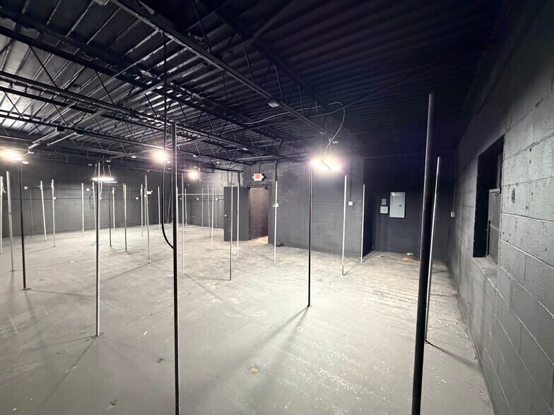 More Photos Of 40-50 Victor St, Highland Park Warehouse For Sale