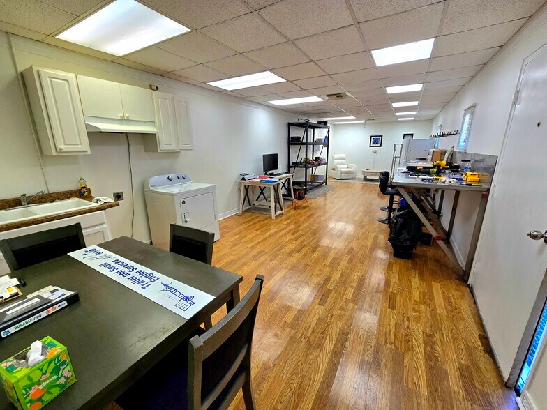 More Photos Of 2000 Cedar Dr, La Marque Unknown For Lease