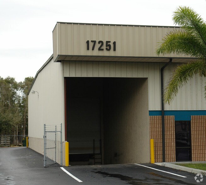 More Photos Of 17251 Alico Center Rd, Fort Myers Showroom For Lease